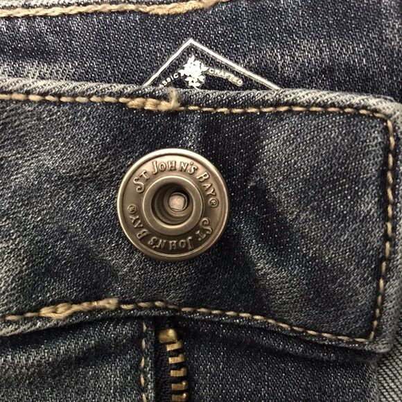 St. John's Bay Blue Denim Capri Women's 8P Floral Crewel Embroidered Y2K Jeans - Picture 10 of 12